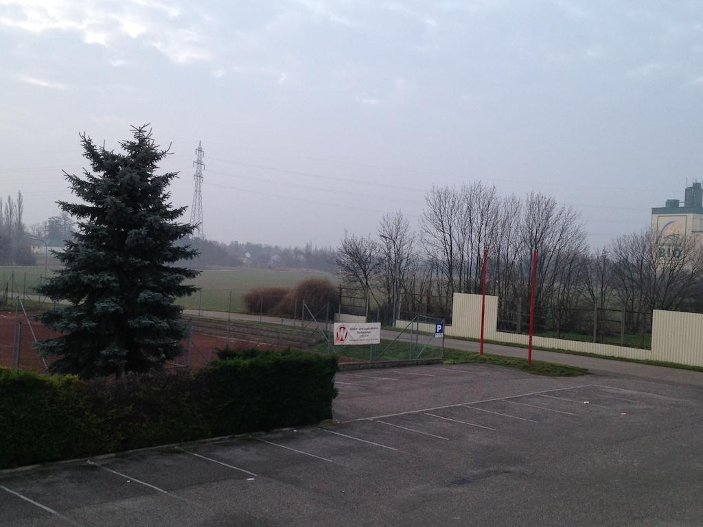 Pension Tennisweber Schwechat Dış mekan fotoğraf
