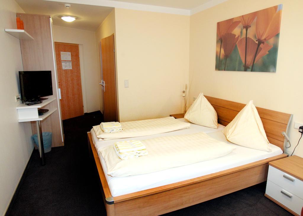 Pension Tennisweber Schwechat Oda fotoğraf