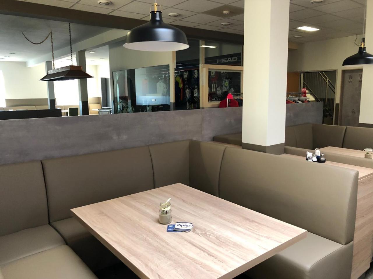 Pension Tennisweber Schwechat Dış mekan fotoğraf